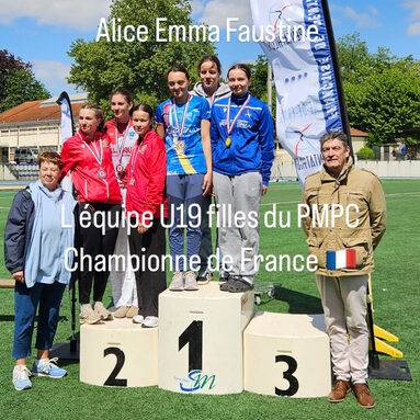 Podium France penta U19 equipe F.jpg